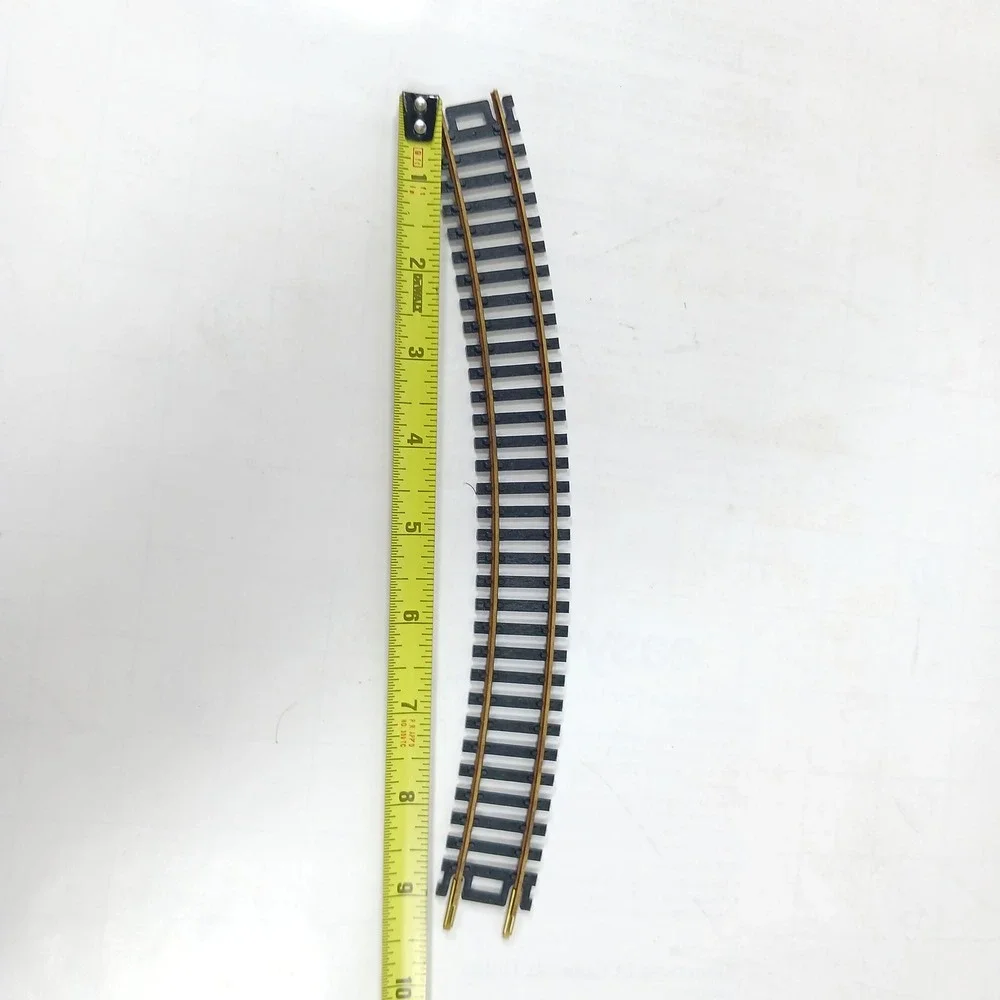 Lot of 26 Curved Model Train Track Brass Rail Snap-Fit Sections Black Ties 9 in